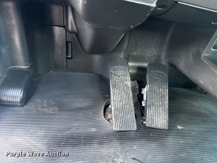 image for item EG1953 2012 Peterbilt 337 semi truck