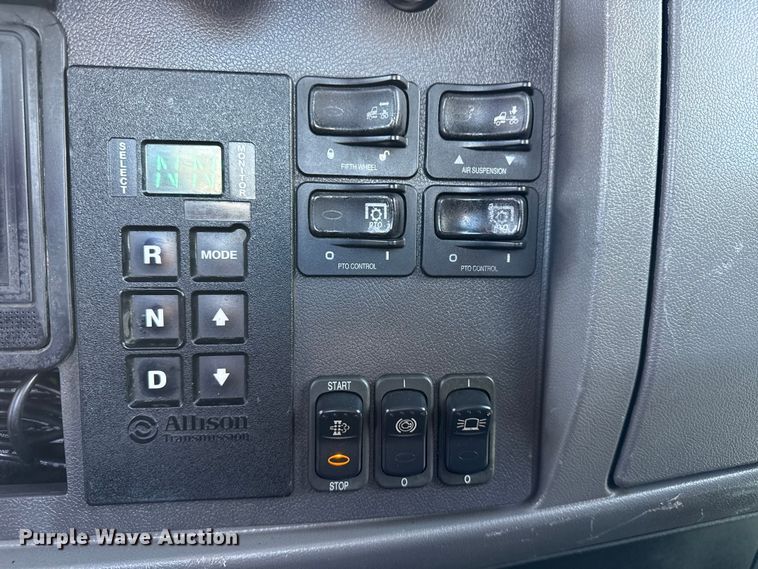 image for item EG1953 2012 Peterbilt 337 semi truck