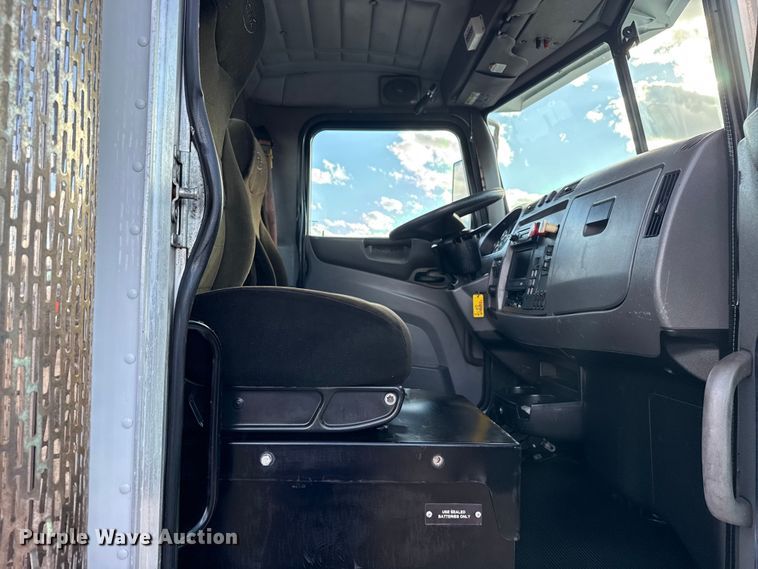 image for item EG1953 2012 Peterbilt 337 semi truck