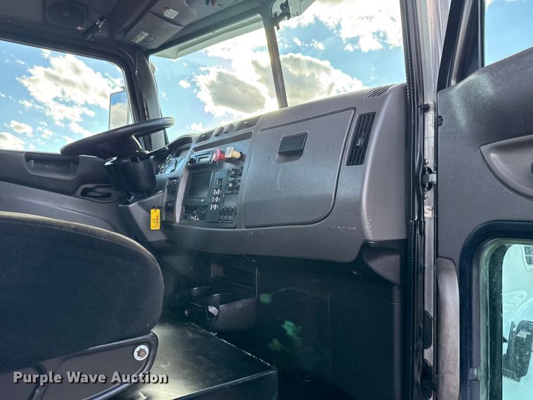 image for item EG1953 2012 Peterbilt 337 semi truck