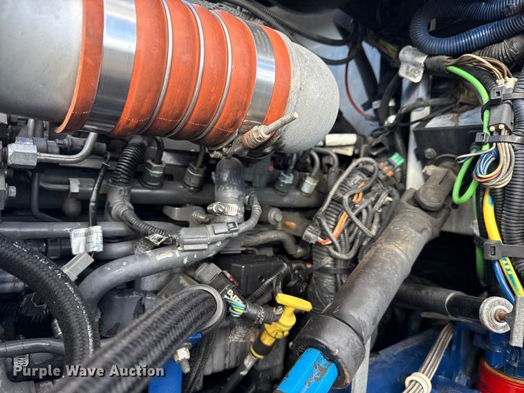 image for item EG1953 2012 Peterbilt 337 semi truck