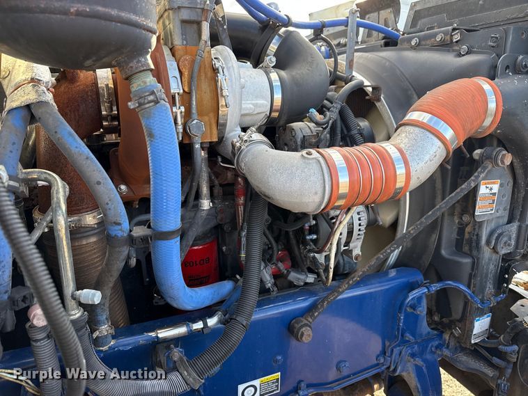 image for item EG1953 2012 Peterbilt 337 semi truck