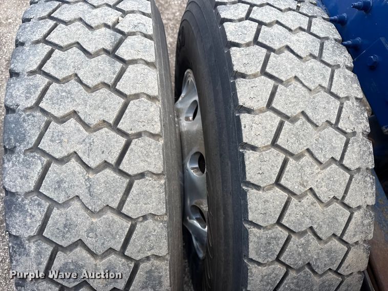 image for item EG1953 2012 Peterbilt 337 semi truck