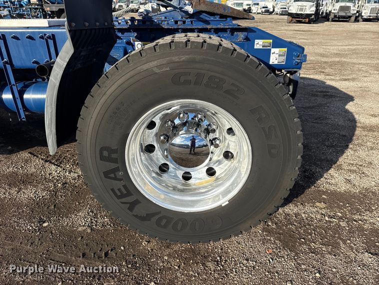 image for item EG1953 2012 Peterbilt 337 semi truck