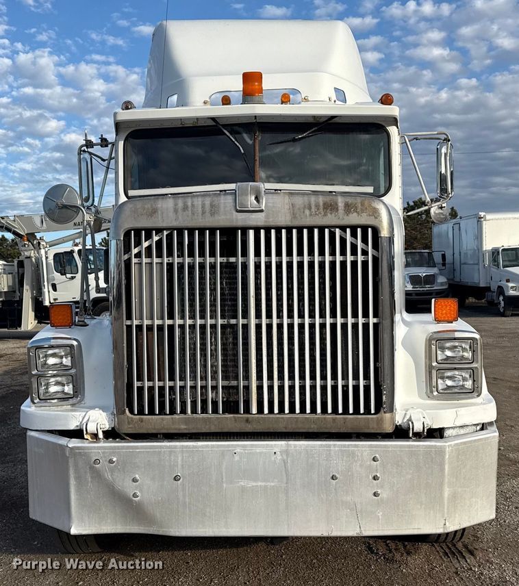 image for item EG1963 1989 International F9300 flatbed truck