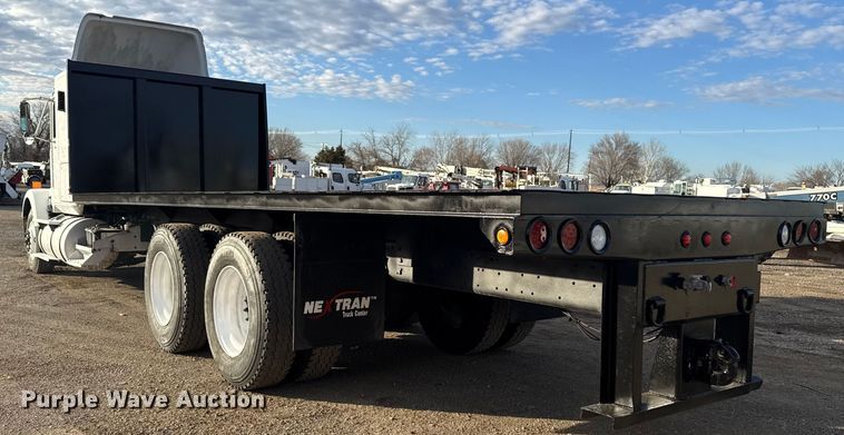 image for item EG1963 1989 International F9300 flatbed truck