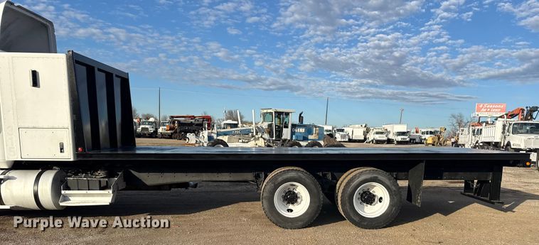 image for item EG1963 1989 International F9300 flatbed truck
