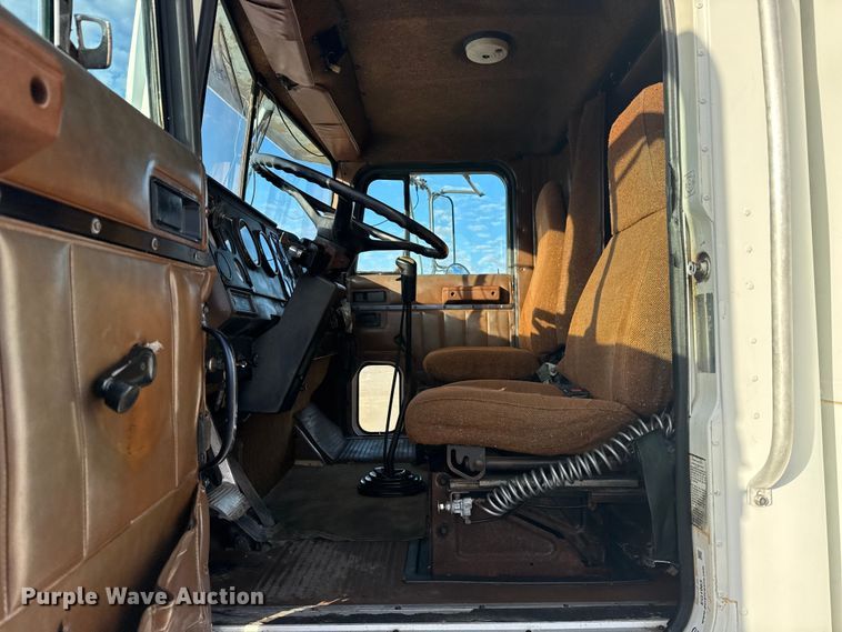 image for item EG1963 1989 International F9300 flatbed truck