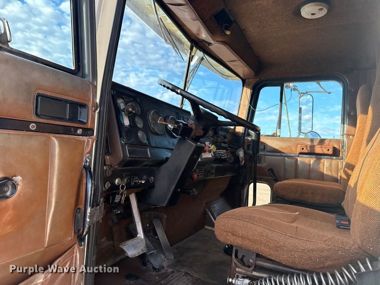 image for item EG1963 1989 International F9300 flatbed truck