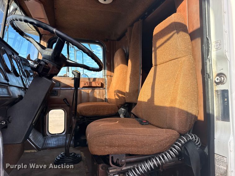 image for item EG1963 1989 International F9300 flatbed truck