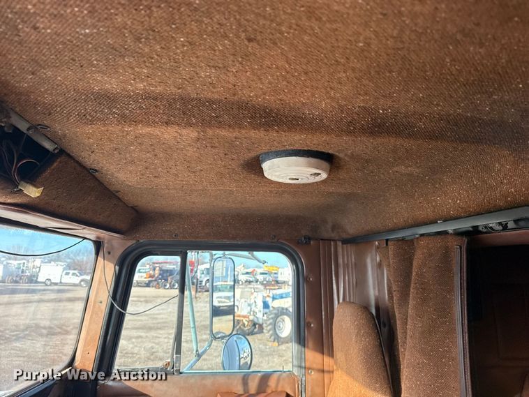 image for item EG1963 1989 International F9300 flatbed truck