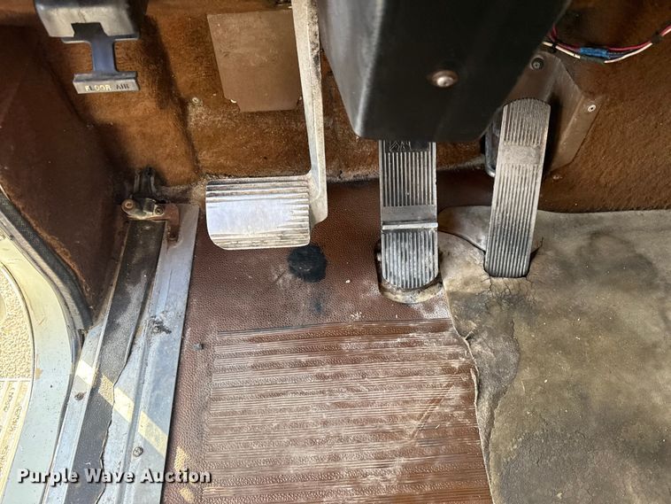 image for item EG1963 1989 International F9300 flatbed truck