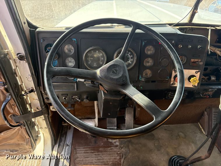 image for item EG1963 1989 International F9300 flatbed truck