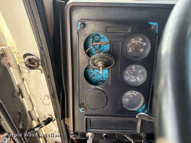 image for item EG1963 1989 International F9300 flatbed truck