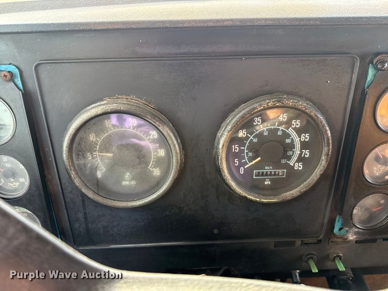 image for item EG1963 1989 International F9300 flatbed truck