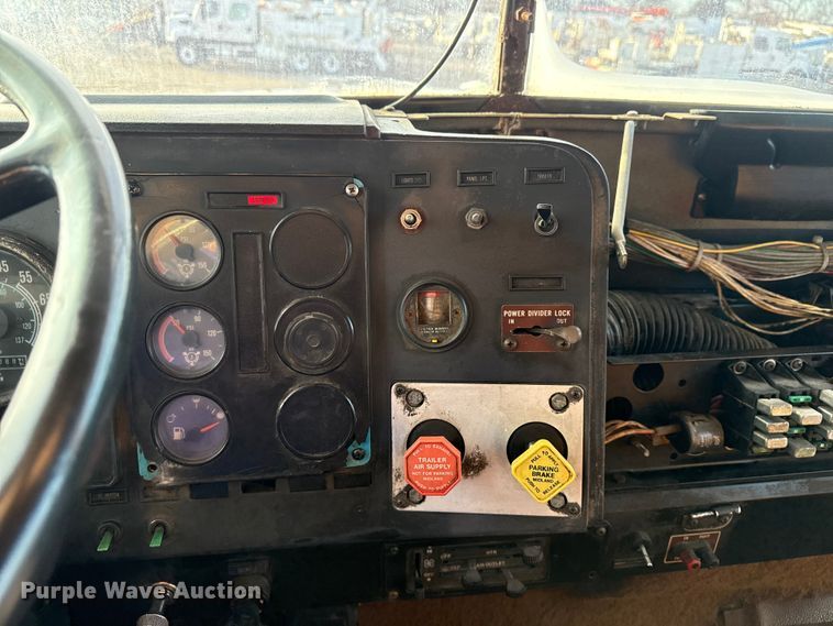 image for item EG1963 1989 International F9300 flatbed truck