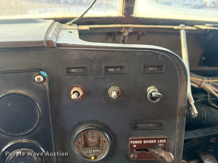 image for item EG1963 1989 International F9300 flatbed truck