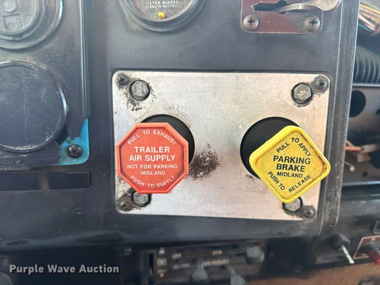 image for item EG1963 1989 International F9300 flatbed truck