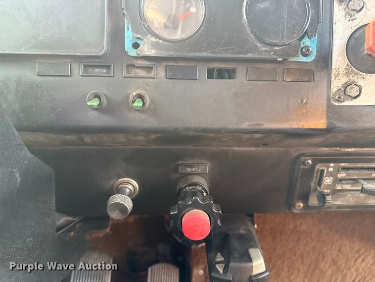 image for item EG1963 1989 International F9300 flatbed truck