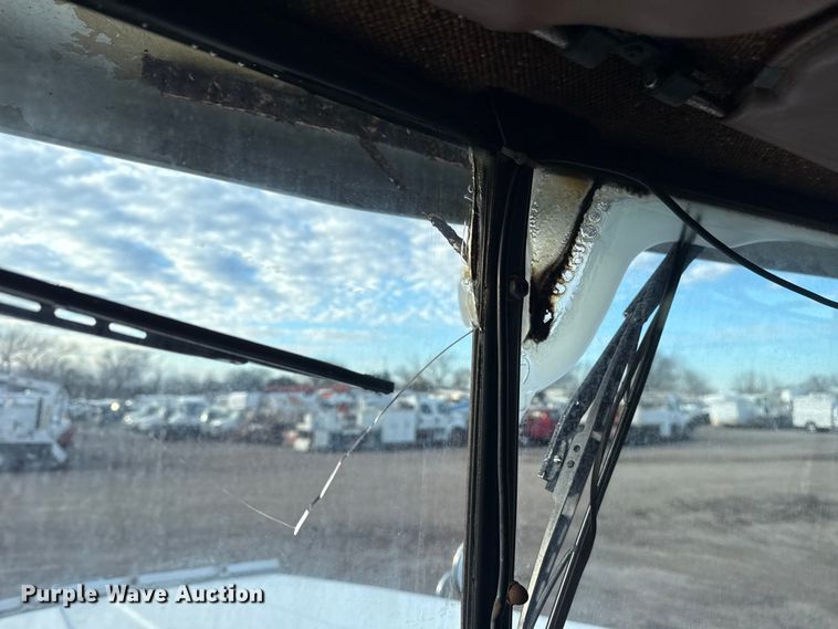 image for item EG1963 1989 International F9300 flatbed truck