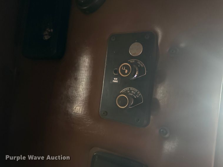 image for item EG1963 1989 International F9300 flatbed truck