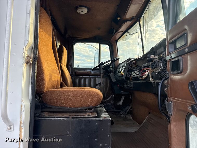 image for item EG1963 1989 International F9300 flatbed truck