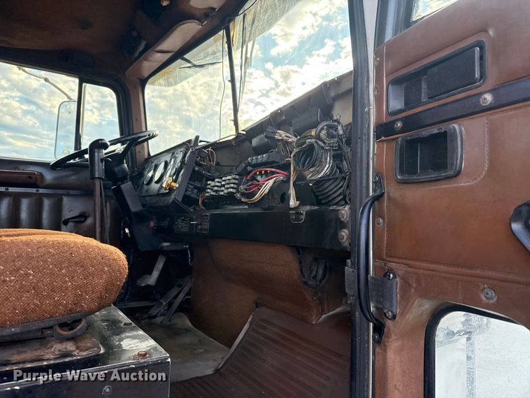 image for item EG1963 1989 International F9300 flatbed truck