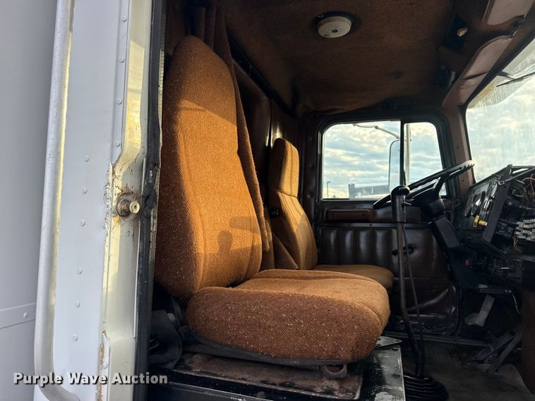 image for item EG1963 1989 International F9300 flatbed truck