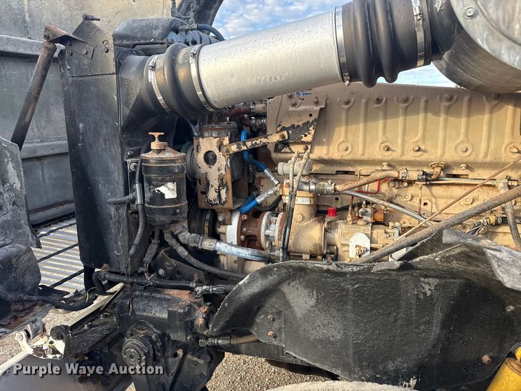 image for item EG1963 1989 International F9300 flatbed truck