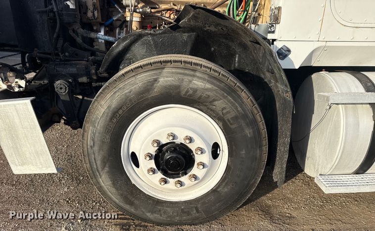 image for item EG1963 1989 International F9300 flatbed truck