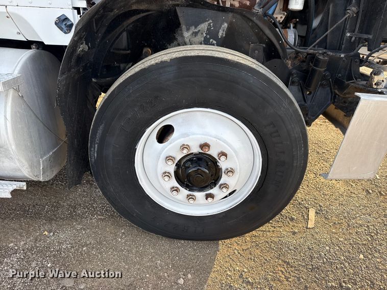 image for item EG1963 1989 International F9300 flatbed truck