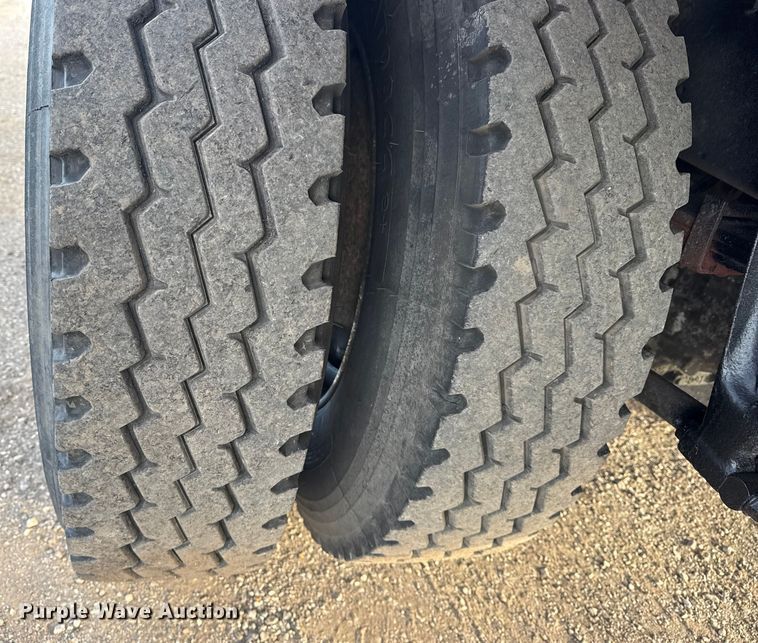 image for item EG1963 1989 International F9300 flatbed truck