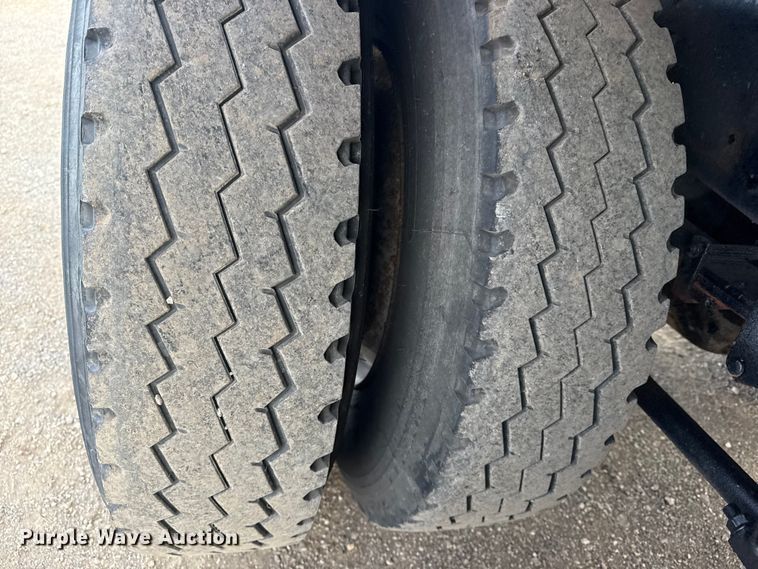 image for item EG1963 1989 International F9300 flatbed truck