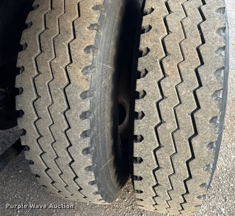 image for item EG1963 1989 International F9300 flatbed truck