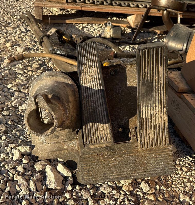 image for item EI5685 Truck parts