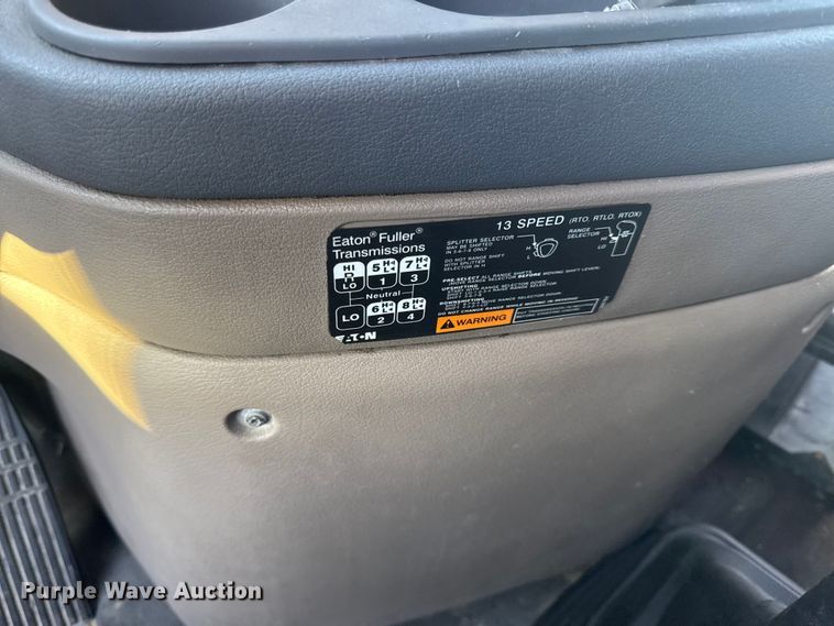 image for item EN0478 2013 Freightliner Cascadia 125 semi truck