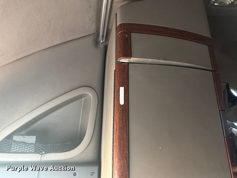 image for item EN0478 2013 Freightliner Cascadia 125 semi truck