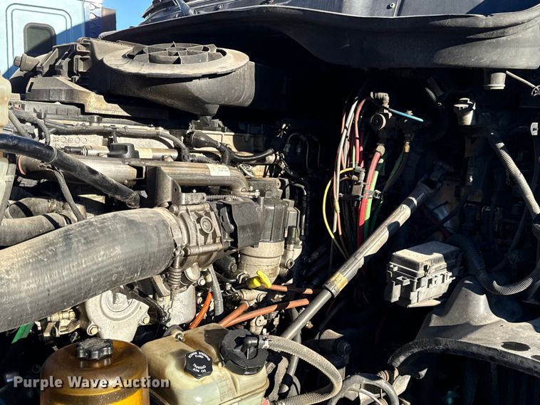 image for item EN0478 2013 Freightliner Cascadia 125 semi truck