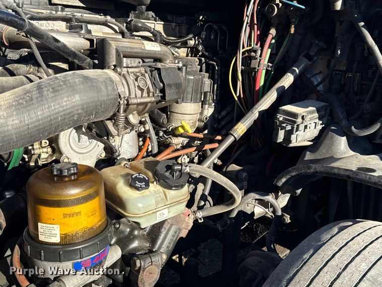 image for item EN0478 2013 Freightliner Cascadia 125 semi truck