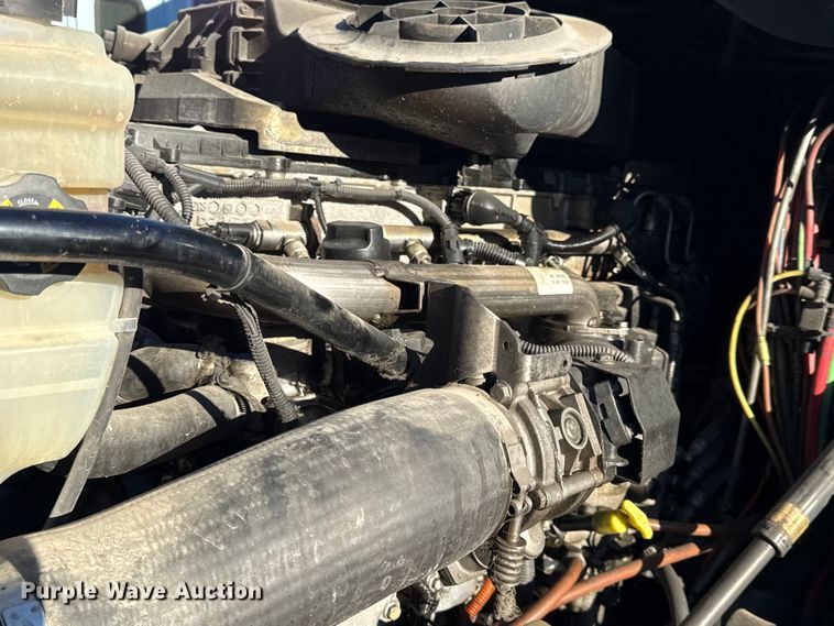 image for item EN0478 2013 Freightliner Cascadia 125 semi truck