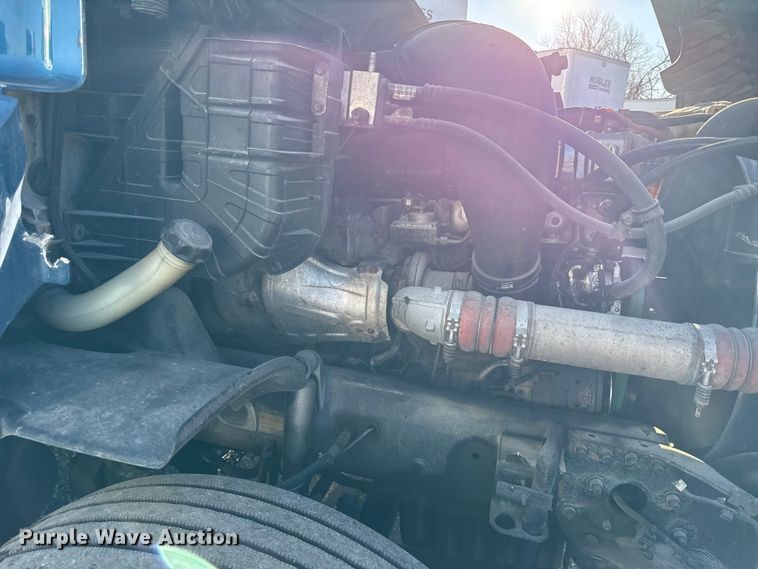 image for item EN0478 2013 Freightliner Cascadia 125 semi truck