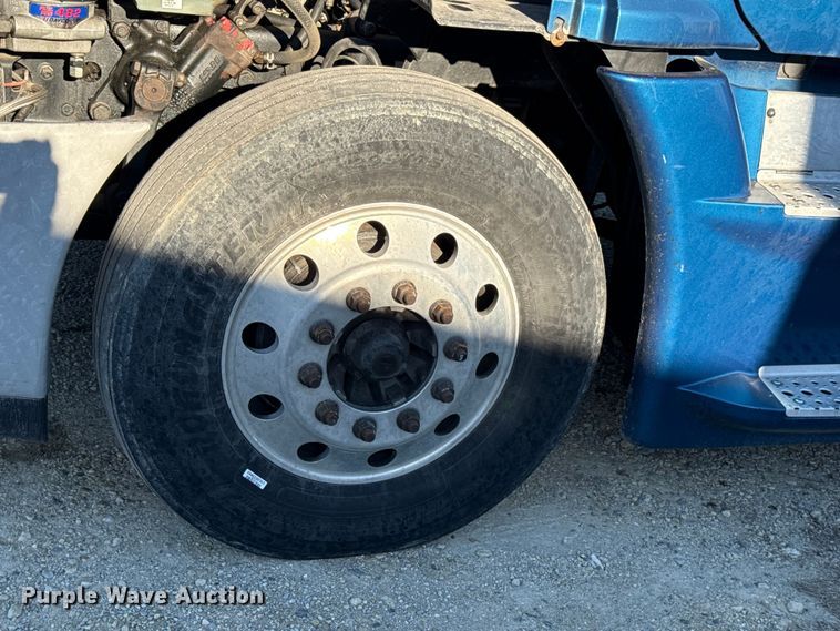 image for item EN0478 2013 Freightliner Cascadia 125 semi truck