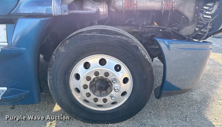 image for item EN0478 2013 Freightliner Cascadia 125 semi truck