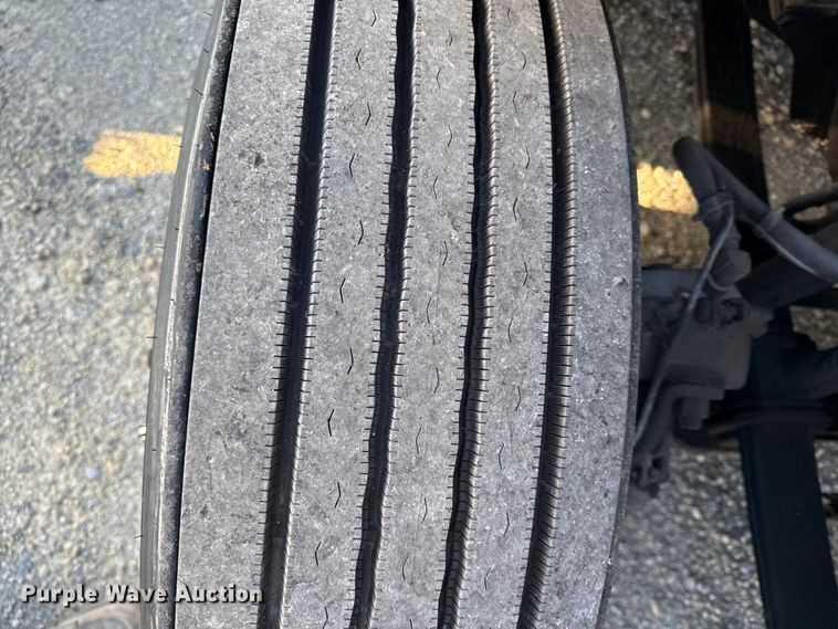 image for item EN0478 2013 Freightliner Cascadia 125 semi truck