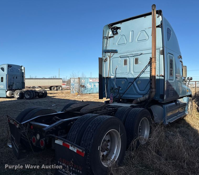 image for item EN0479 2012 Freightliner Cascadia 125 semi truck