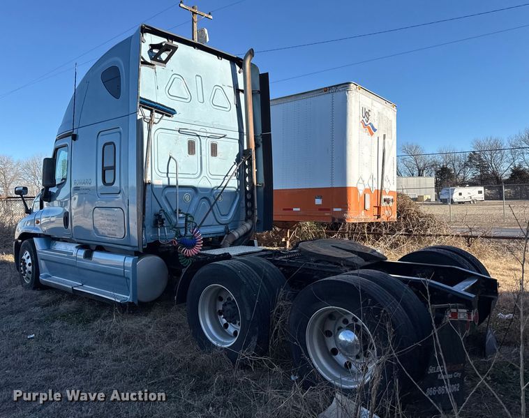 image for item EN0479 2012 Freightliner Cascadia 125 semi truck