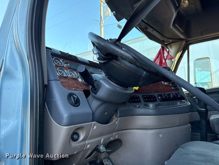 image for item EN0479 2012 Freightliner Cascadia 125 semi truck