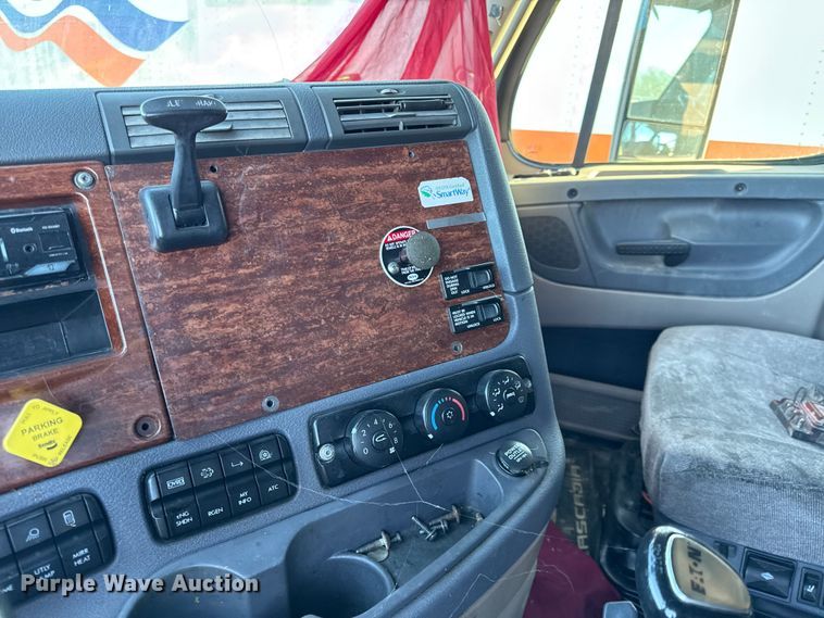 image for item EN0479 2012 Freightliner Cascadia 125 semi truck