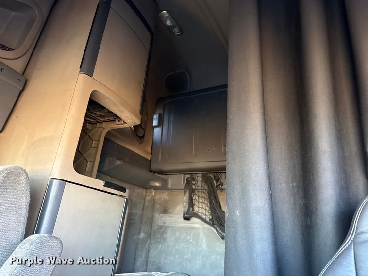 image for item EN0479 2012 Freightliner Cascadia 125 semi truck