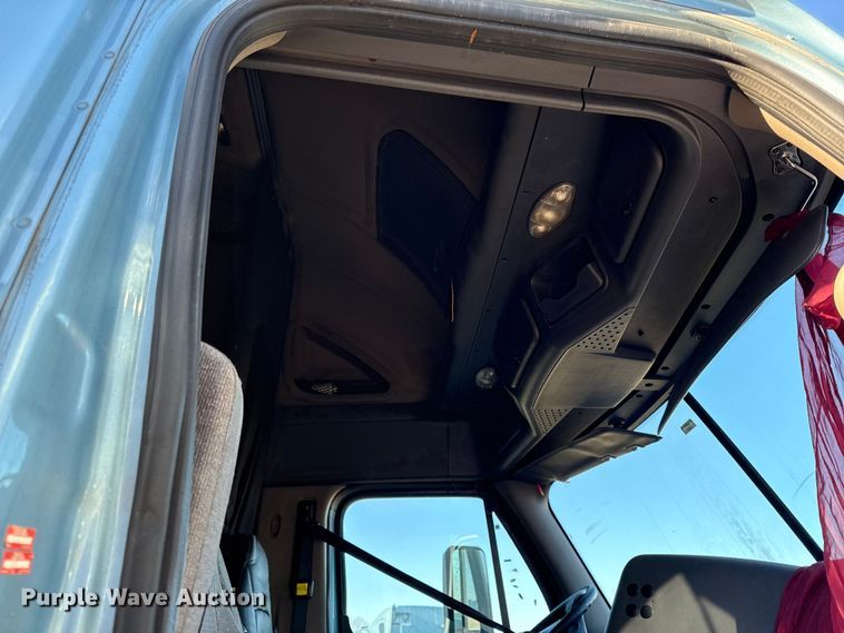 image for item EN0479 2012 Freightliner Cascadia 125 semi truck